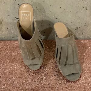 KAARI BLUE LIGHT GRAY RUFFLE FRONT AVA MULE
 SIZE 6